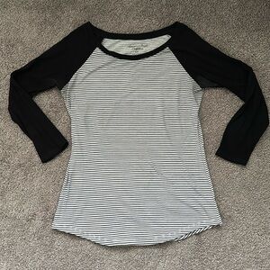 American Eagle Quarter Length Sleeve Top